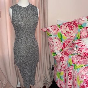 Adorable sleeveless midi dress